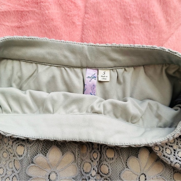 Elegant Lace Skirt in Gray from Franchesca’s Boutique - Picture 6 of 7